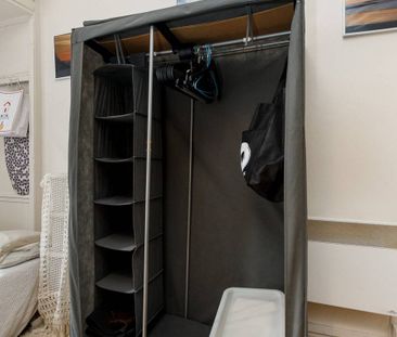 Logement à Paris, Location meublée - Photo 2