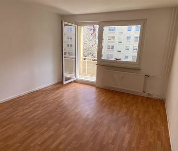 Sonnige 3-Raum-Wohnung mit Aufzug und Balkon - Foto 1