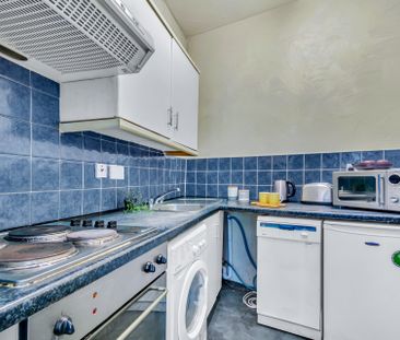 Flat 4, 223 HYDE PARK ROAD Leeds - LS6 1AH - Photo 3