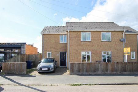 2 bedroom semi-detached house to rent - Photo 3