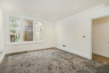 3 bedroom flat to rent - Photo 3