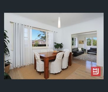 Executive Home - Photo 2