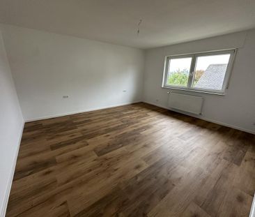 Frisch renovierte, großzügige Wohnung mit Balkon und Garage - Foto 1