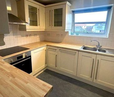Castle Garden, Swan Street, Petersfield, Hampshire, GU32 - Photo 3