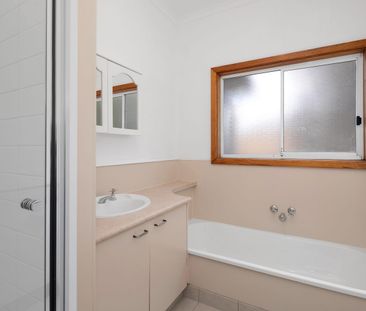 3 BEDROOM HOME IN WENDOUREE WITH LARGE BACKYARD - Photo 6