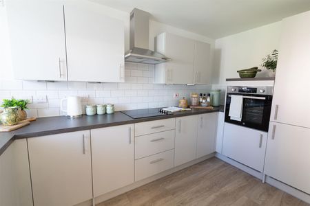 Croft Lodge, The Green, Walsall, Aldridge WS9 8NJ - Photo 2