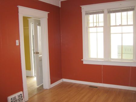 1255 RAE 3 BEDROOMS - Photo 2