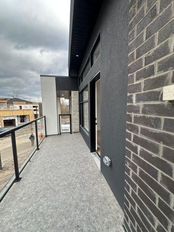 For Lease - 6316 Jewel Common, Niagara Falls, Ontario - Photo 4