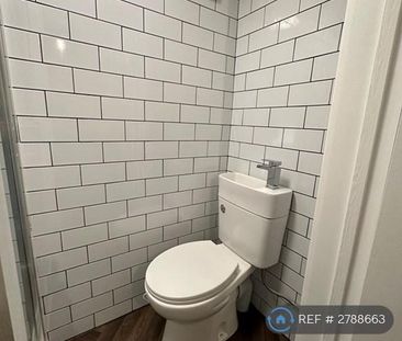 2 bedroom semi-detached house to rent - Photo 5