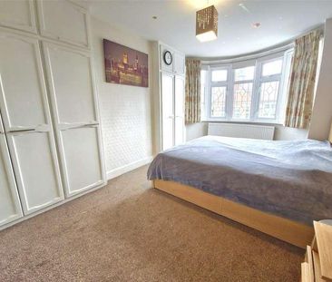 Westland Avenue, Hornchurch, RM11 - Photo 3