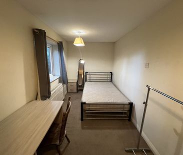 Cromer Street, Burton Stone Lane - P1233 - Photo 4