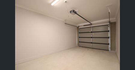 Modern Family Home in Berwick with 4 Bedrooms - Photo 5