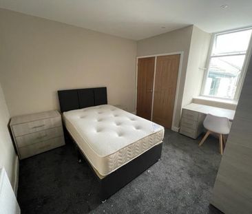 4 bedroom private hall to rent - Photo 3