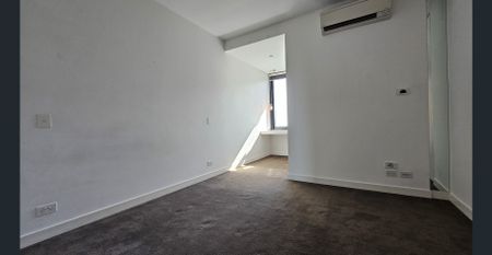 HIGH FLOOR, SPACIOUS, FURNISHED OPTION - Photo 2