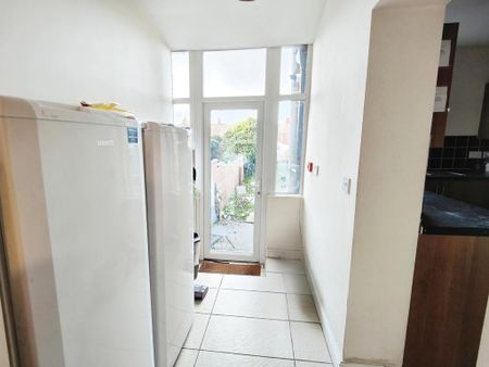 5 bedroom terraced house to rent - Photo 5