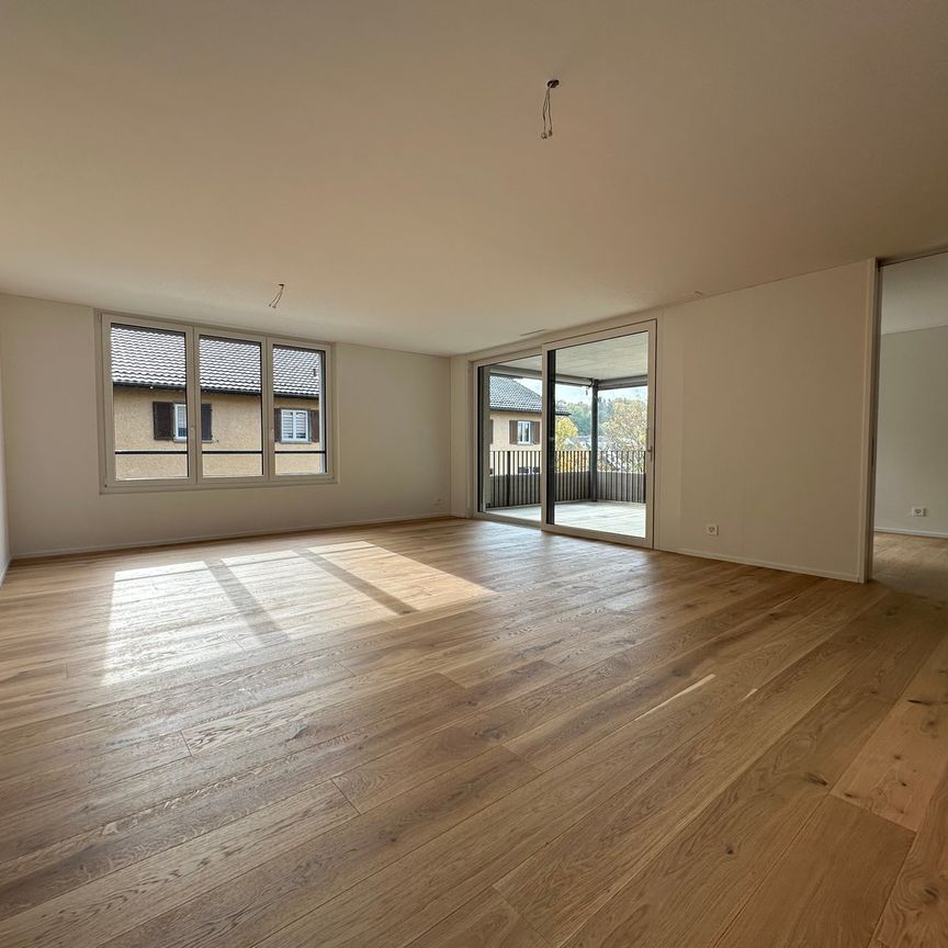 "WOHNEN IM EIGENTUMSSTANDART | moderne 2.5-Zimmer-Wohnung mit grosser Loggia (Minergie)" - Photo 1