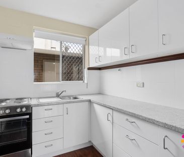 GROUND FLOOR UNIT IN GREAT LOCATION - Photo 2