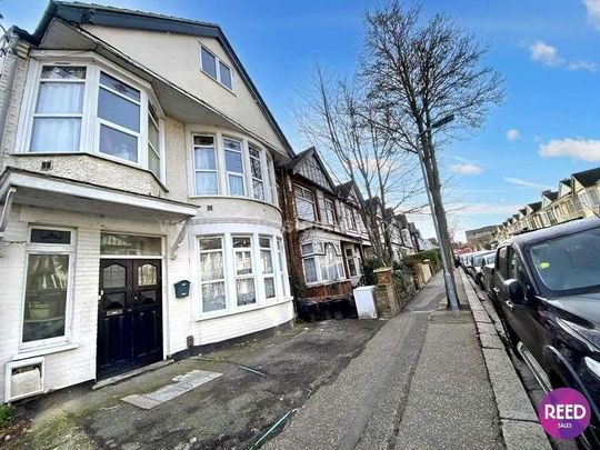 Brightwell Ave, Westcliff On Sea, SS0 - Photo 1