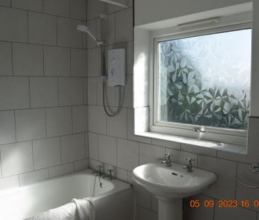 3 bedroom semi-detached house to rent - Photo 6
