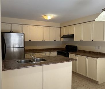 For Lease - 87 Norland Circle, Oshawa, Ontario - Photo 2