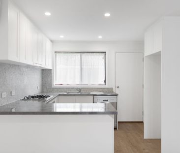 Low-Maintenance Living in a Convenient Newcomb Location - Photo 4