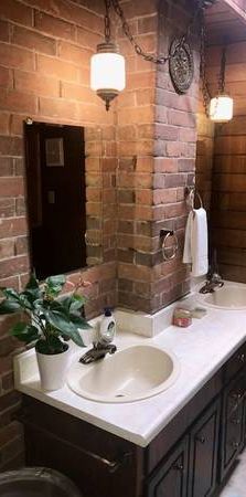 BEAUTIFUL 1 BEDROOM UPPER UNIT RENTAL - Photo 1