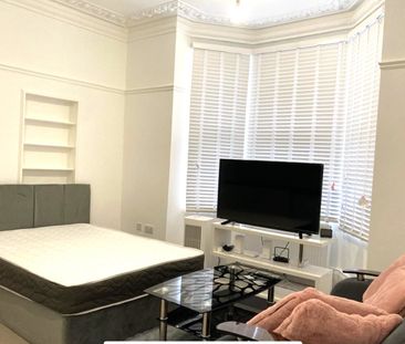 Warren Close, Bexleyheath, Kent, DA6 7LU - Photo 6