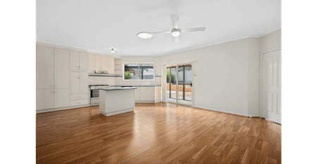 Spacious Four-Bedroom Family Home in sought-after location - Photo 4