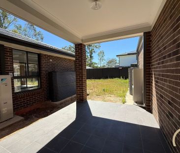 Brand New 4 Bedroom Home, Located in Austral! - Photo 5