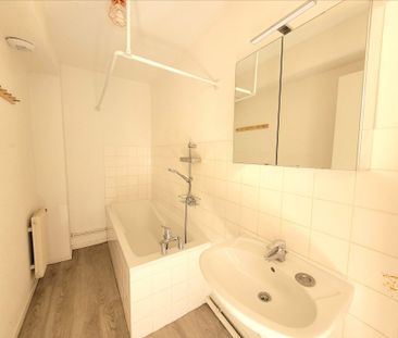 CENTRE VILLE – F5 rénové / A SAISIR - Photo 3