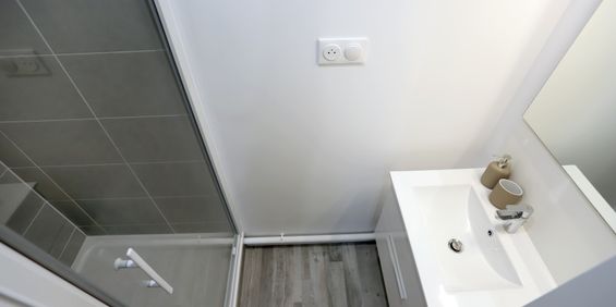 PIERRE LOTI Roommate 3 Bedrooms at Brest - Photo 3