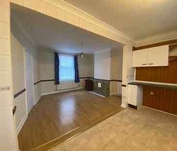 3 bedroom end of terrace house to rent - Photo 3