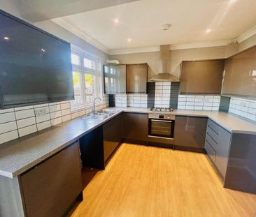 3 bedroom semi-detached house to rent - Photo 6