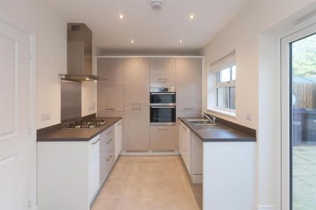 2 bedroom terraced house to rent - Photo 4