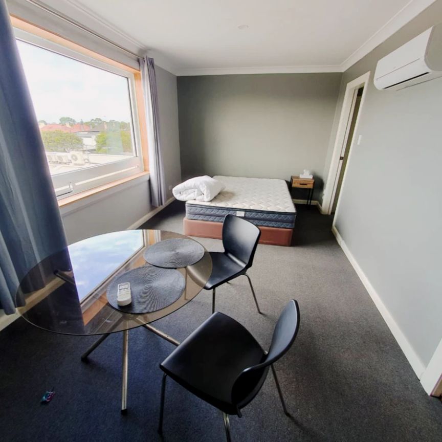 65 crystal petersham, Sydney - Photo 1