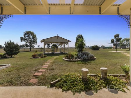 Family Home in HOPETOUN PARK - Photo 5