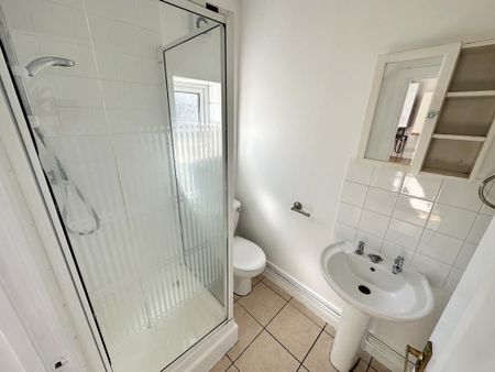 1 bedroom ground floor flat to rent - Photo 3