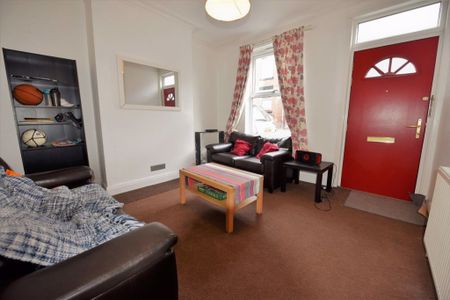 2 bedroom House in Chiswick Terrace, Leeds - Photo 4