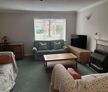 Priorsfield, Marlborough, SN8 - Photo 2