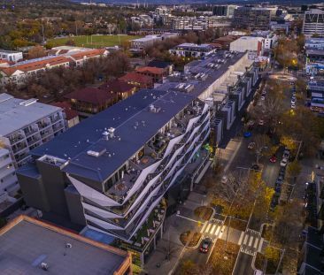 Stunning Top-Floor Corner Apartment in the Heart of Braddon - Photo 2