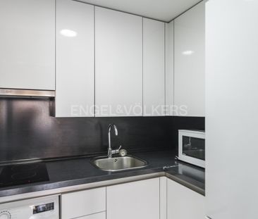 Apartamento de alquiler en Calle de Agustin de Foxa, Castilla - Photo 2