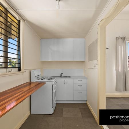 Inner City unit so close to QUT, Royal Brisbane Hospital and Central Business area. - Photo 3