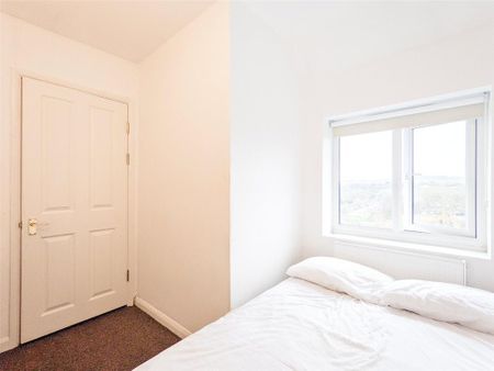 4 bedroom semi-detached house to rent - Photo 3