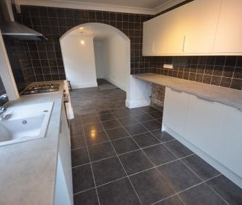 3 bedroom Terraced House To Let - Photo 6