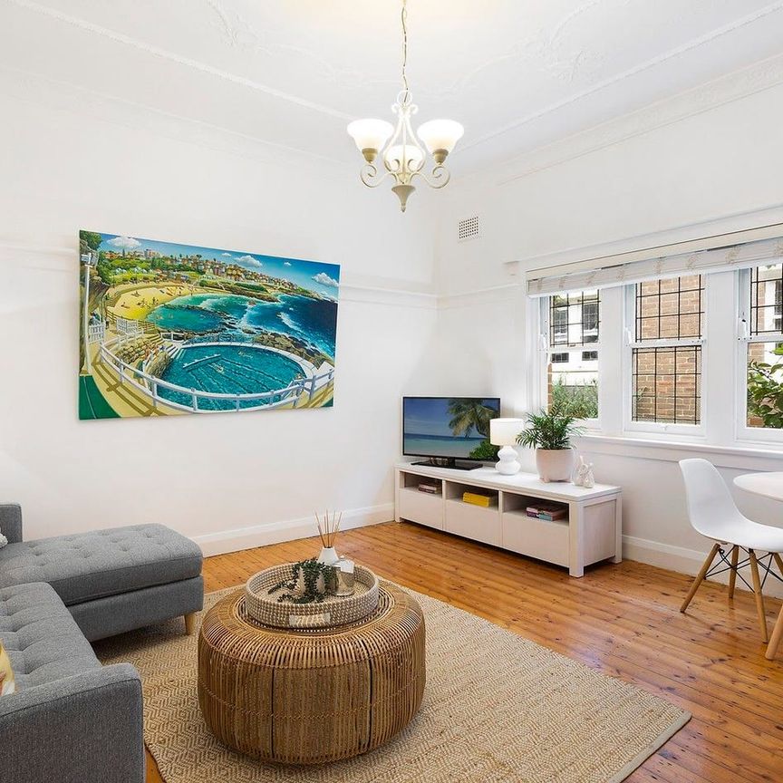 Elegant village apartment 80 metres from Bondi Rd - Photo 1