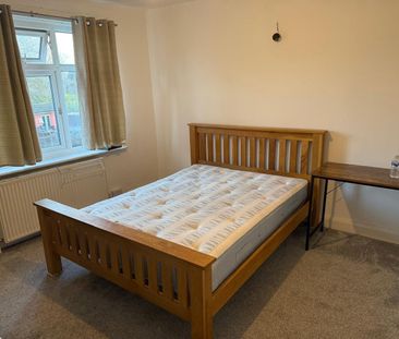Room in a Shared House, Narborough Road South, LE3 - Photo 5