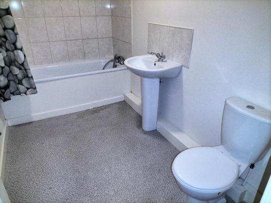 1 bedroom Flat To Let - Photo 1