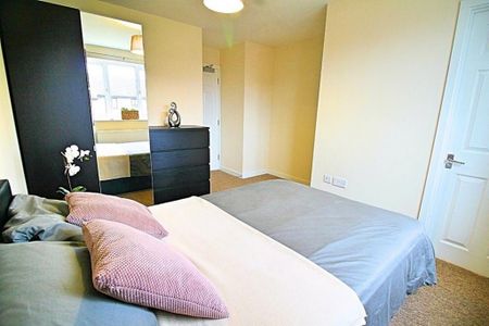 1 bedroom in a house share to rent - Photo 4