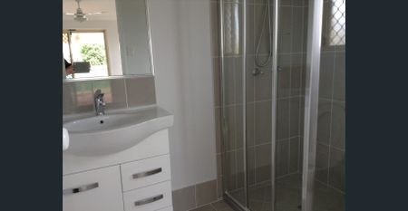 Charming Family home - Photo 3