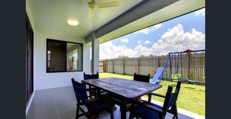 Spacious Family Home with Double Gate Access - Photo 5